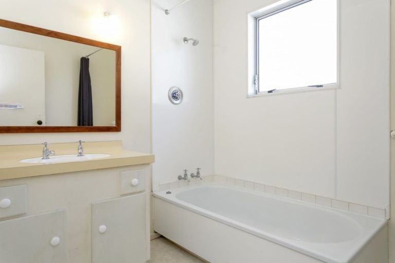 Photo of property in 4 Newberry Place, Richmond Heights, Taupo, 3330