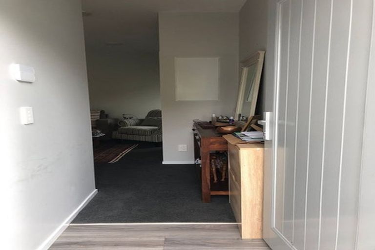 Photo of property in 23 Batchelor Street, Newlands, Wellington, 6037