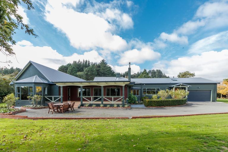 Photo of property in 649 Aokautere Drive, Aokautere, Palmerston North, 4471