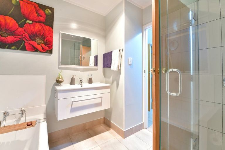 Photo of property in 5 Mayfair Crescent, Mairangi Bay, Auckland, 0630