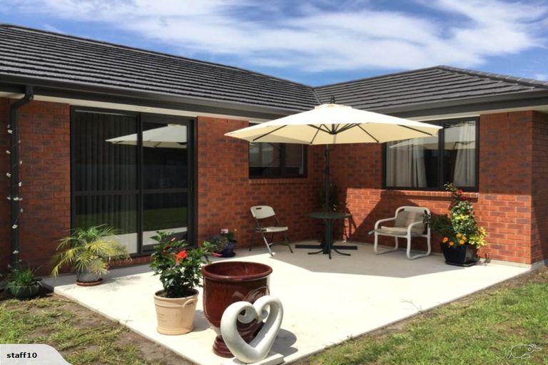 Photo of property in 12 O'farrell Drive, One Tree Point, 0118