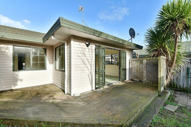 Photo of property in 1/20 Greta Place, Stanmore Bay, Whangaparaoa, 0932