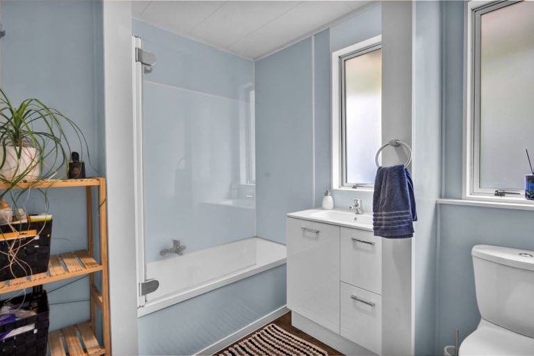 Photo of property in 73 Heta Road, Highlands Park, New Plymouth, 4312