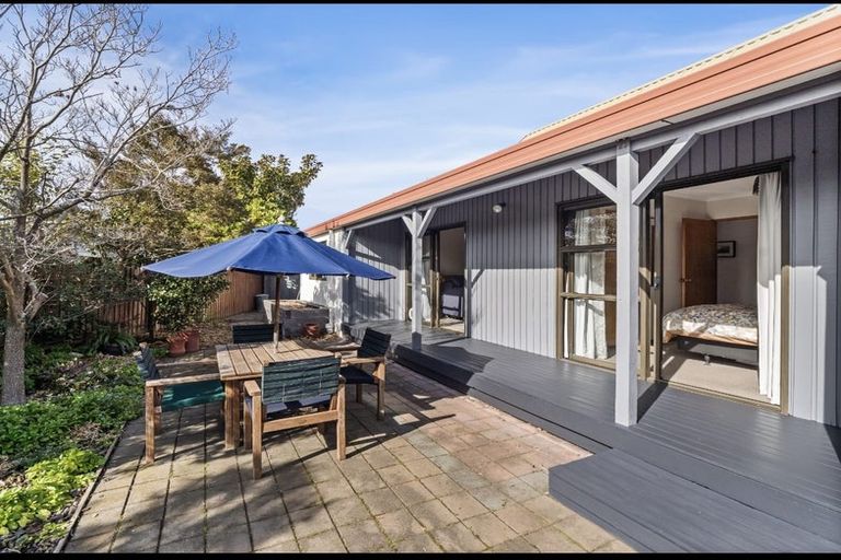 Photo of property in 2/43a Main Road, Redcliffs, Christchurch, 8081