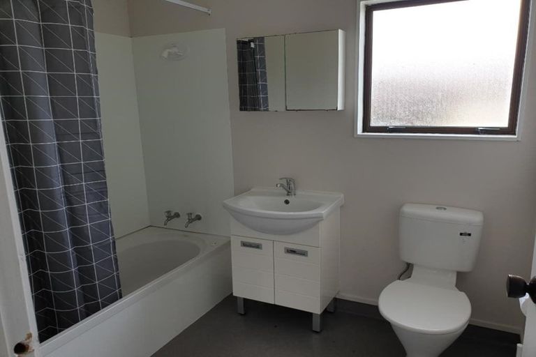 Photo of property in 2/27 Templeton Place, Clendon Park, Auckland, 2103