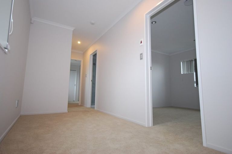 Photo of property in 8 Whekau Drive, Takanini, 2112