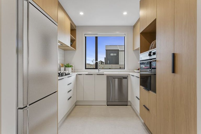 Photo of property in 16 Park Green Avenue, Rosehill, Papakura, 2113