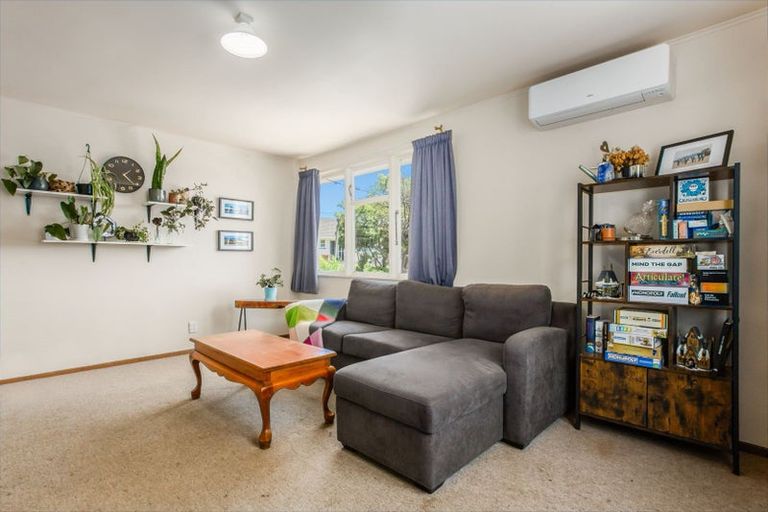 Photo of property in 9 Berkshire Grove, Cannons Creek, Porirua, 5024