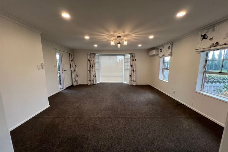 Photo of property in 1/1 Manson Place, Russley, Christchurch, 8042