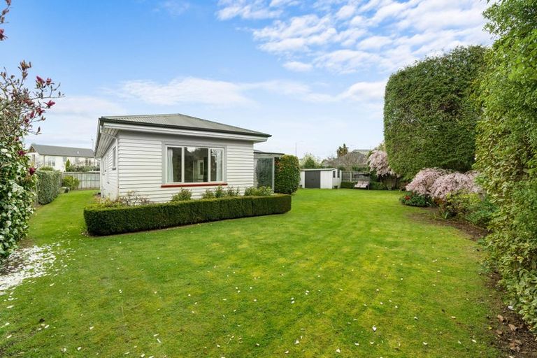 Photo of property in 102 Wairakei Road, Bryndwr, Christchurch, 8052