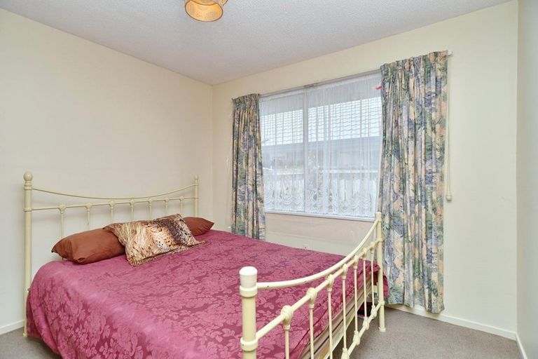 Photo of property in 2/4 Valecrest Avenue, Parklands, Christchurch, 8083