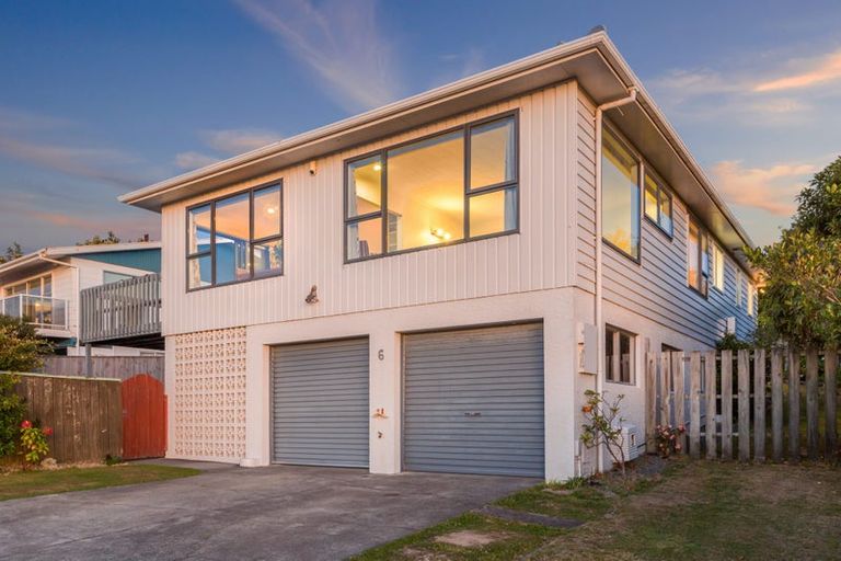 Photo of property in 6 Ettrick Grove, Papakowhai, Porirua, 5024