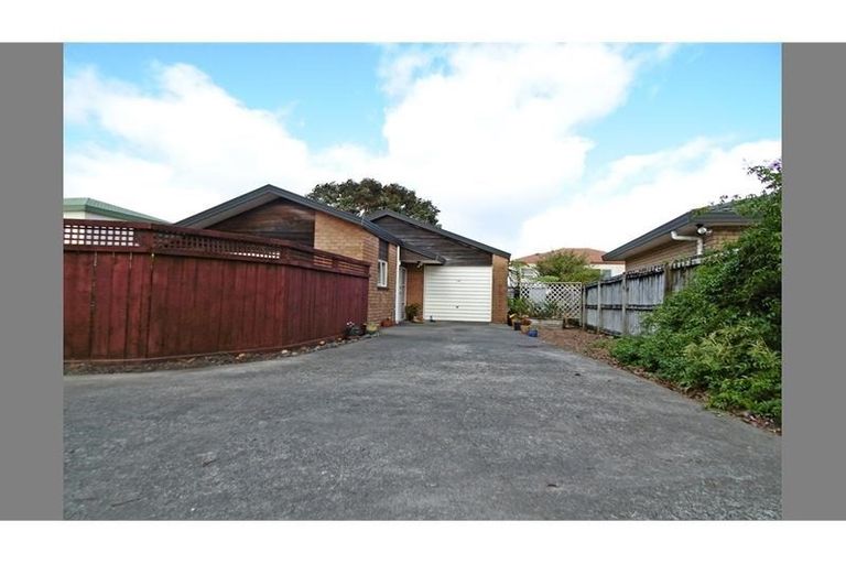 Photo of property in 118b Hutchinson Avenue, New Lynn, Auckland, 0600