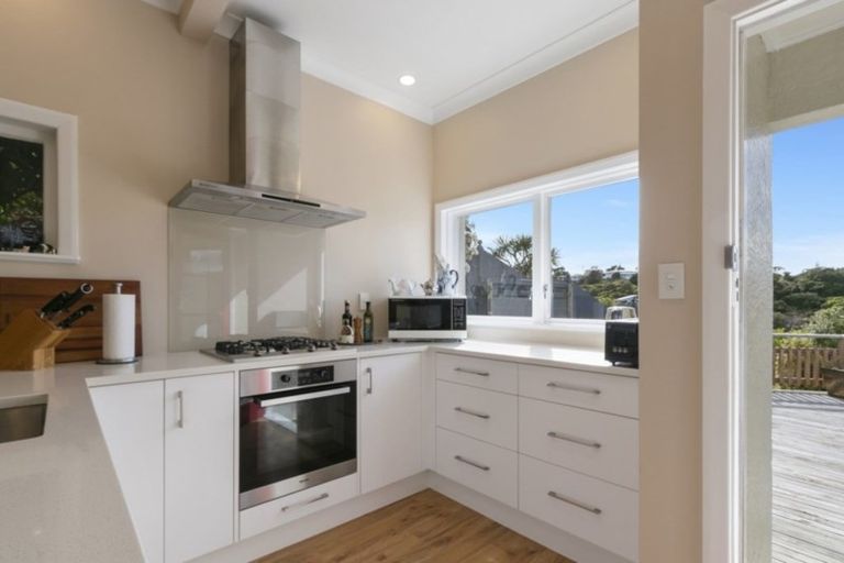 Photo of property in 132 Miromiro Road, Normandale, Lower Hutt, 5010
