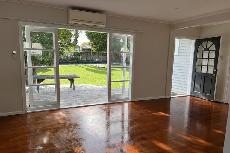 Photo of property in 1/276 Rangatira Road, Beach Haven, Auckland, 0626