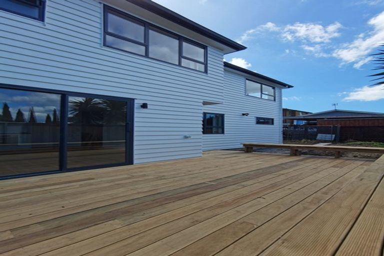 Photo of property in 13a Blue Way, Glendene, Auckland, 0602