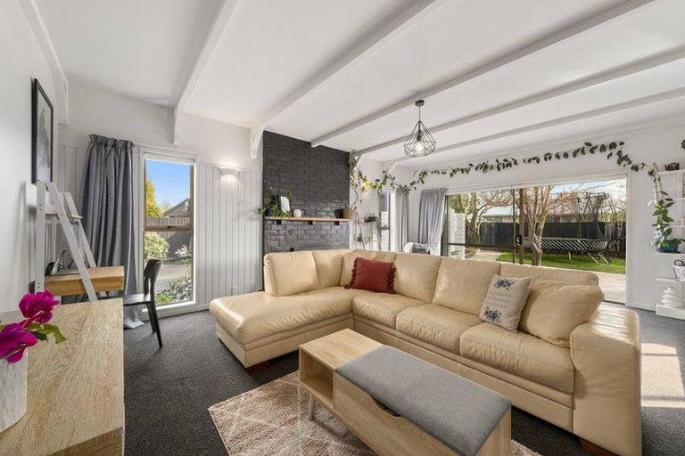 Photo of property in 9b Kaputone Place, Belfast, Christchurch, 8051