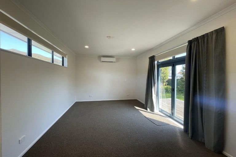 Photo of property in 8 Birdwood Road, Waterloo, Lower Hutt, 5011