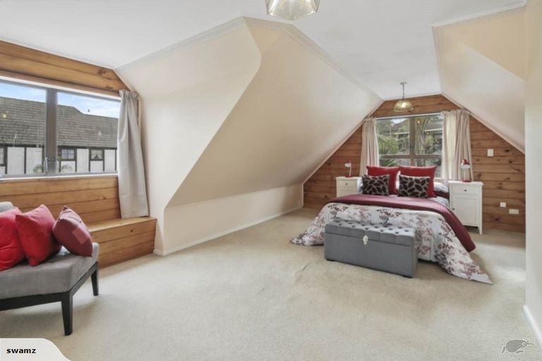 Photo of property in 26 Kingsclere Place, Goodwood Heights, Auckland, 2105