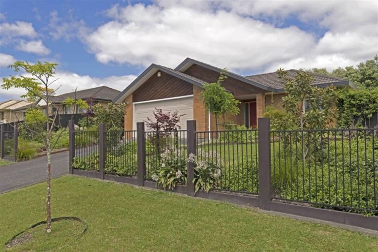 Photo of property in 70 Ruze Vida Drive, Massey, Auckland, 0614