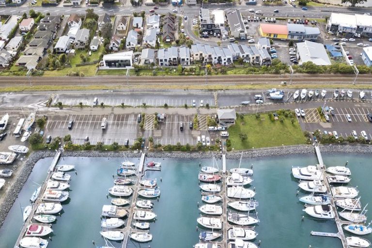 Photo of property in 8 Marina View, Paremata, Porirua, 5026