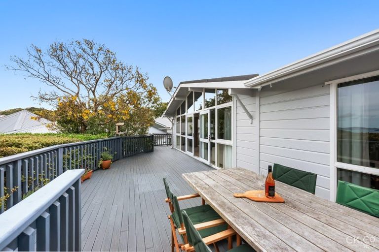 Photo of property in 224 Dowse Drive, Maungaraki, Lower Hutt, 5010