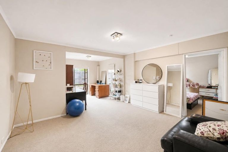 Photo of property in 30 Charles Dickens Drive, Mellons Bay, Auckland, 2014