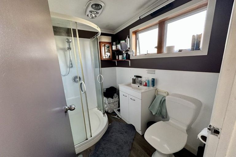 Photo of property in 2 Newcastle Street, Hokowhitu, Palmerston North, 4410