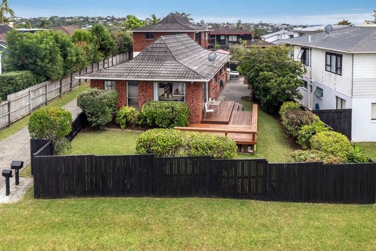 Photo of property in 1/26 Hyde Road, Rothesay Bay, Auckland, 0630