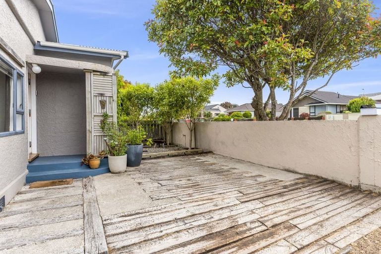 Photo of property in 47 Bluegum Road, Paraparaumu Beach, Paraparaumu, 5032
