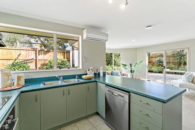 Photo of property in 12 Redcastle Drive, East Tamaki, Auckland, 2013