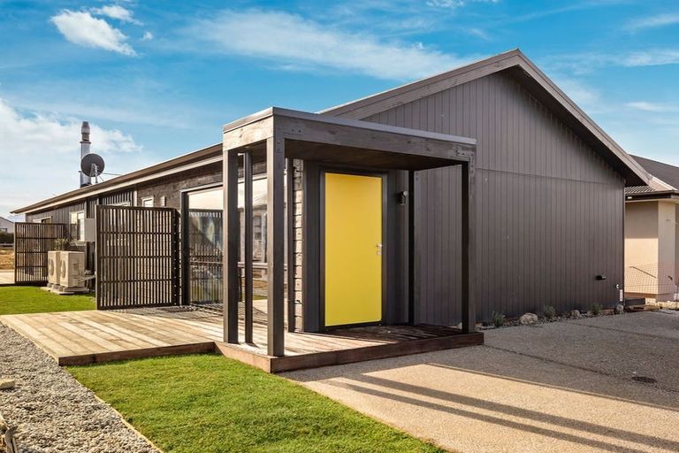 Photo of property in 32 Riley Street, Lake Hawea, 9382