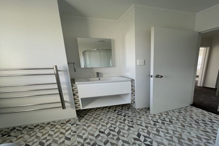 Photo of property in 1/5 Glen Road, Browns Bay, Auckland, 0630