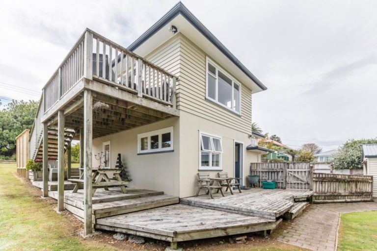 Photo of property in 61 Kawiu Road, Levin, 5510