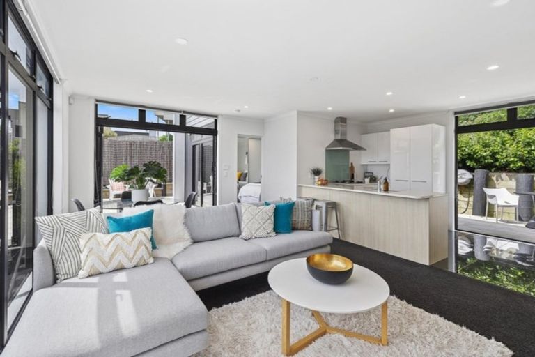 Photo of property in 3 Bunker Way, Strathmore Park, Wellington, 6022