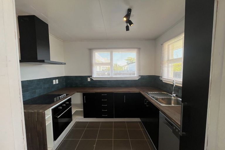 Photo of property in 2/76 Estuary Road, New Brighton, Christchurch, 8061