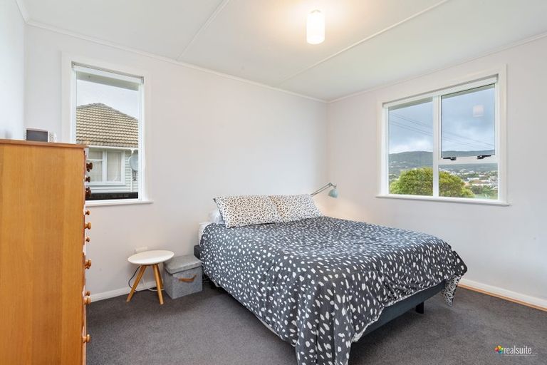 Photo of property in 23 Taylor Terrace, Tawa, Wellington, 5028