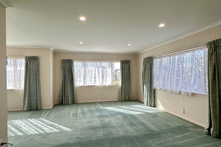 Photo of property in 10 Brosna Place, East Tamaki, Auckland, 2016