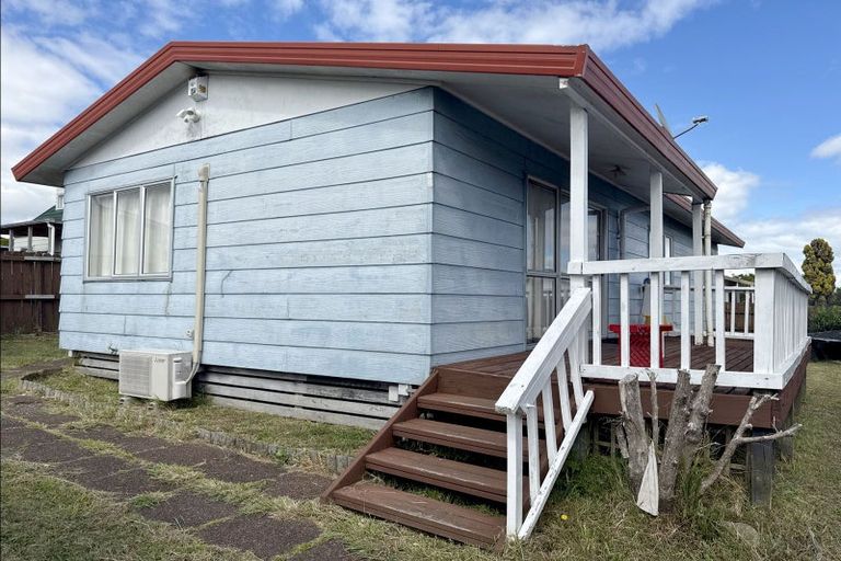 Photo of property in 2/7 Constance Place, Clover Park, Auckland, 2019