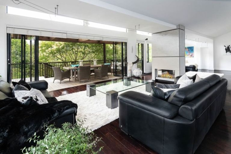 Photo of property in 21 Tanglewood Place, Cockle Bay, Auckland, 2014