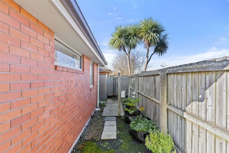 Photo of property in 2/31 Tuckers Road, Redwood, Christchurch, 8051
