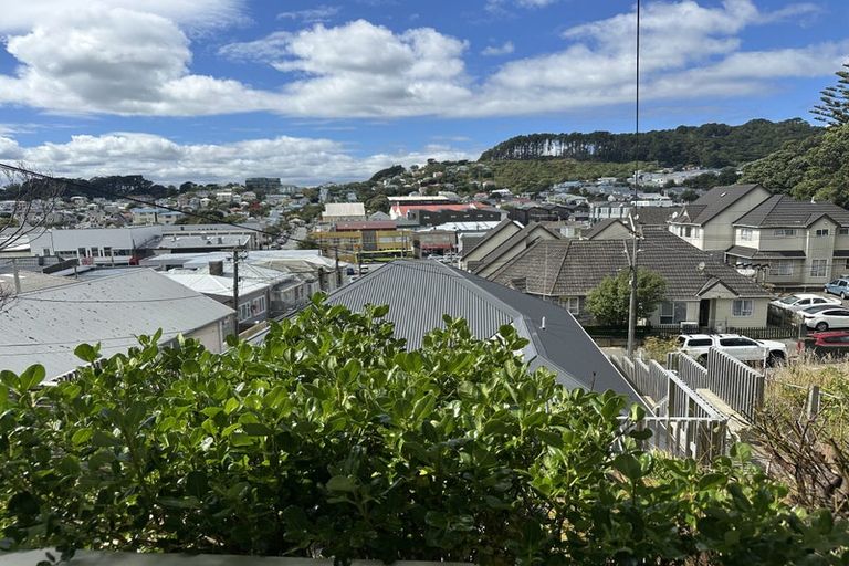 Photo of property in 37 Ara Paiwhenua, Tawa, Wellington, 5028