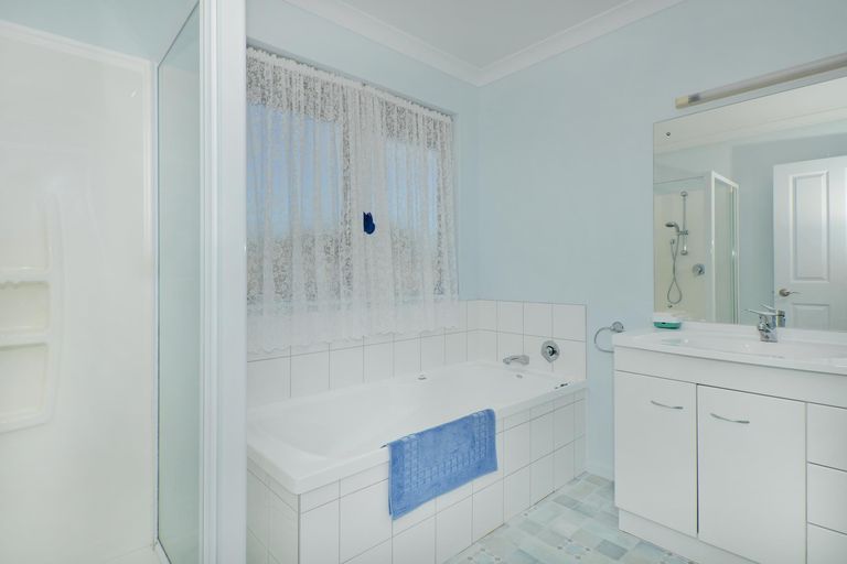 Photo of property in 17 Shoemaker Road, Waipu, 0510