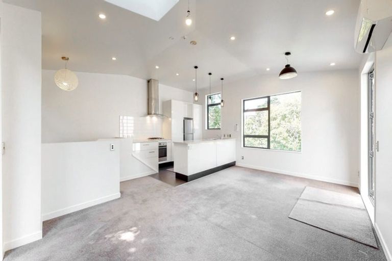 Photo of property in 15 San Sebastian Road, Kelburn, Wellington, 6012