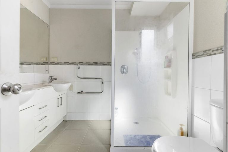 Photo of property in 12 Seresin Crescent, Flat Bush, Auckland, 2016