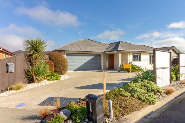 Photo of property in 9 Angelina Way, Kelvin Grove, Palmerston North, 4414