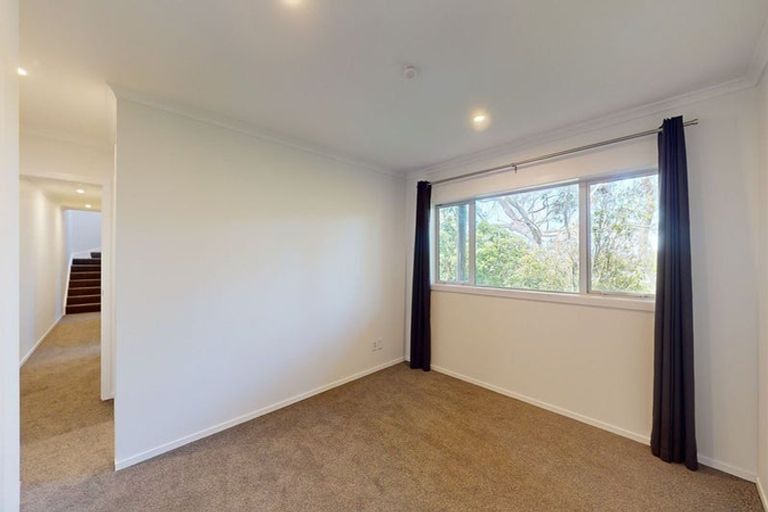 Photo of property in 3 Dunmail Way, Newlands, Wellington, 6037