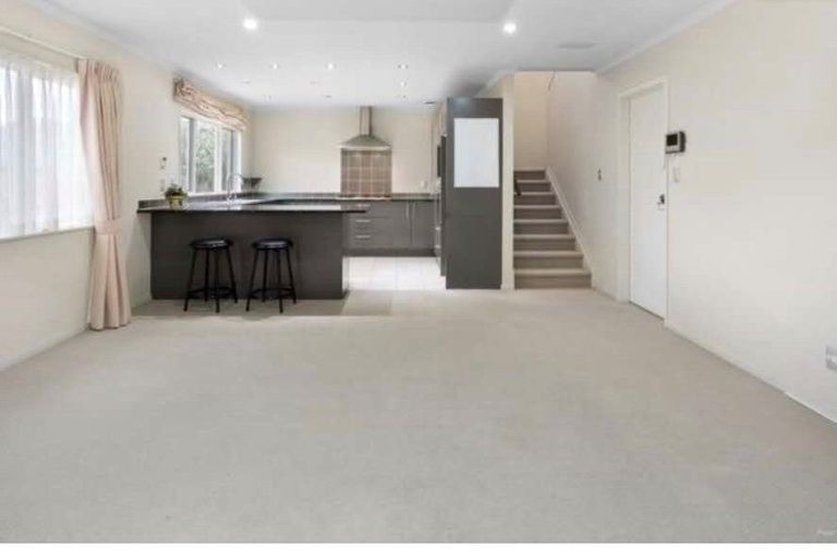 Photo of property in 9 Walnut Lane, Browns Bay, Auckland, 0630