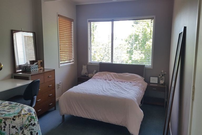 Photo of property in 38 Deverell Place, Northcross, Auckland, 0632