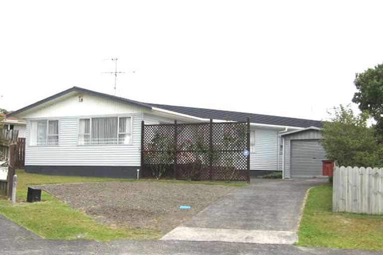 Photo of property in 15 Mirovale Place, Totara Vale, Auckland, 0629